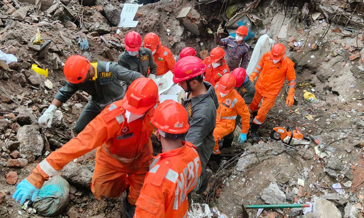 9 Killed After Four-Storey Building Collapses in Bhiwandi Near Mumbai