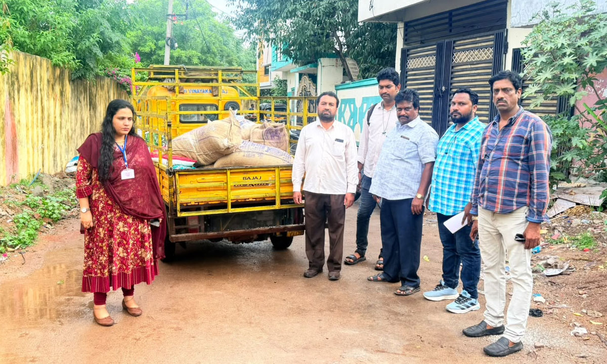 Hyderabad Civil Supplies Conduct Surprise Ration Shop Inspections in Golconda; ACSO Bushra Sultana Books Cases Over PDS Irregularities