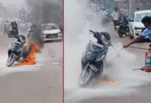 Hyderabad: Maestro Scooter Catches Fire Near Sheikpet Petrol Bunk in Tolichowki Limits, Major Mishap Averted