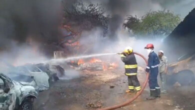 Massive Fire Breaks Out at Decoration Materials Warehouse in Hyderabad's Chaderghat, LPG Cylinder Explosions Trigger Panic
