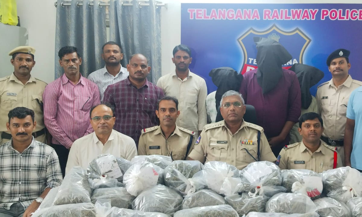 Interstate Ganja Smuggling Racket Busted at Secunderabad Railway Station; 41.131 Kg Ganja Worth Rs 20.56 Lakh Seized