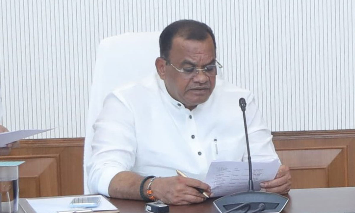 Komatireddy Orders Fast-Track for Mega Infrastructure Projects; New High Court and Osmania Hospital Targeted for December