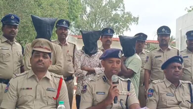Maheshwaram Police Arrest Chain Snatching Gang After BRS Meeting Theft; 15 Tolas Gold, ₹2.55 Lakh Cash Recovered