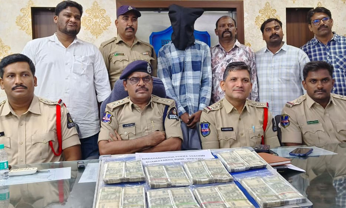 Narayanguda Police Solve ₹7.70 Lakh House Theft Case Within 36 Hours, Carpenter Arrested
