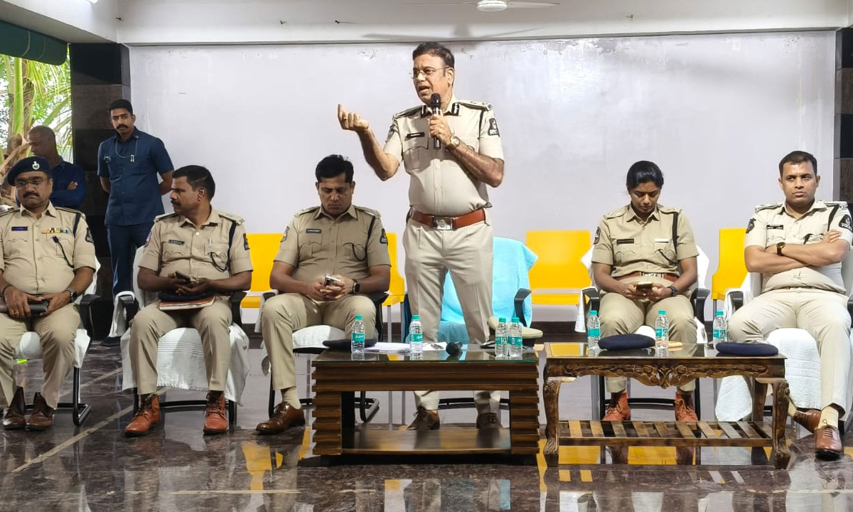 Hyderabad City Police Counsels 288 Cell Phone Offenders at CTC Petlaburj, Warns Repeat Offenders of Strict Legal Action