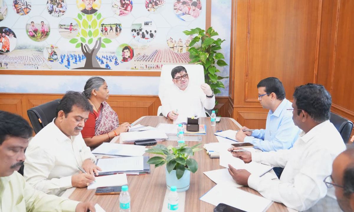 Ponnam Prabhakar Orders Clean & Green Gurukul Schools, Announces BC Study Circles Committee and July 16 Caste Occupations Fair