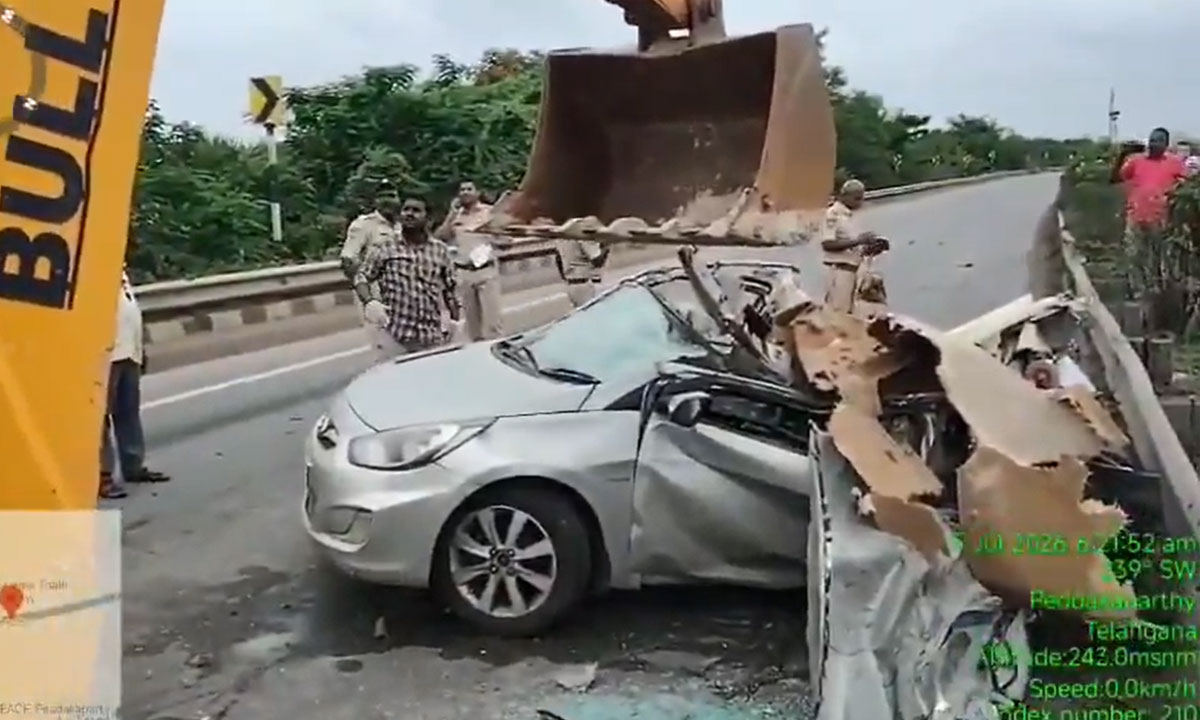 Four Family Members Killed in Horrific Road Accident on Vijayawada–Hyderabad Highway in Nalgonda, Five Bus Passengers Injured