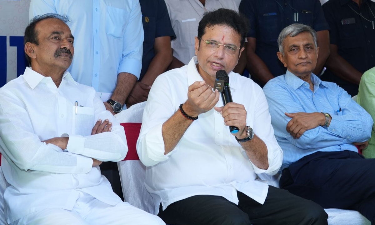 Sridhar Babu Says Telangana Government Schools Will Be Developed on Par with Corporate Institutions