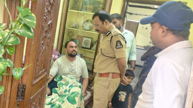 Hyderabad CP V.C. Sajjanar Visits Injured Constable Mahender Yadav at His Langar Houz Residence, Assures Full Support