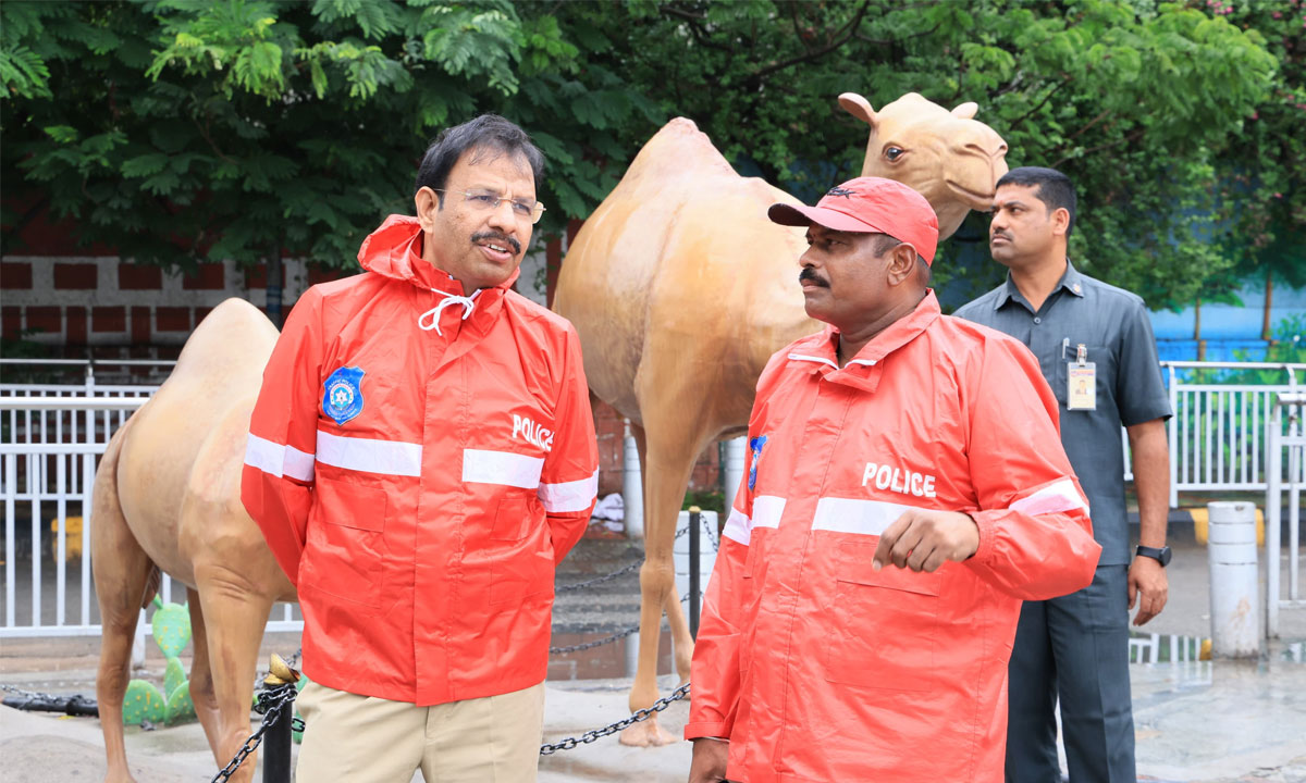 Hyderabad Rain Alert: Police Commissioner V.C. Sajjanar Urges Public to Avoid Non-Essential Travel, Follow Traffic Advisories