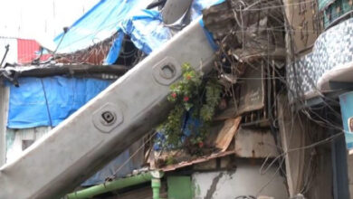 Crane collapses on two houses in Mumbai's Kurla during eviction operation, eight injured