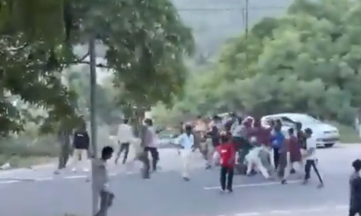 Gang Clash Among Students on MG Road in Visakhapatnam; 17 Youths Taken Into Custody