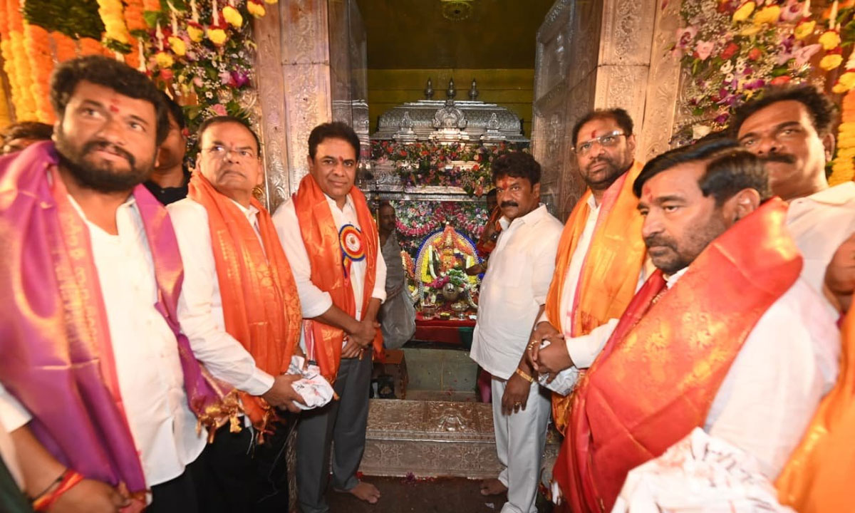 KTR Participates in Special Puja at Secunderabad Sri Ujjaini Mahakali Temple on Bonalu