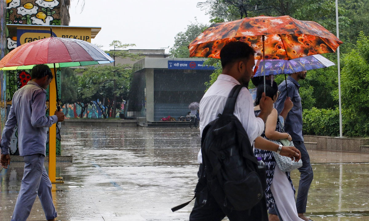 Heavy rain lashes Delhi-NCR; IMD issues red alert