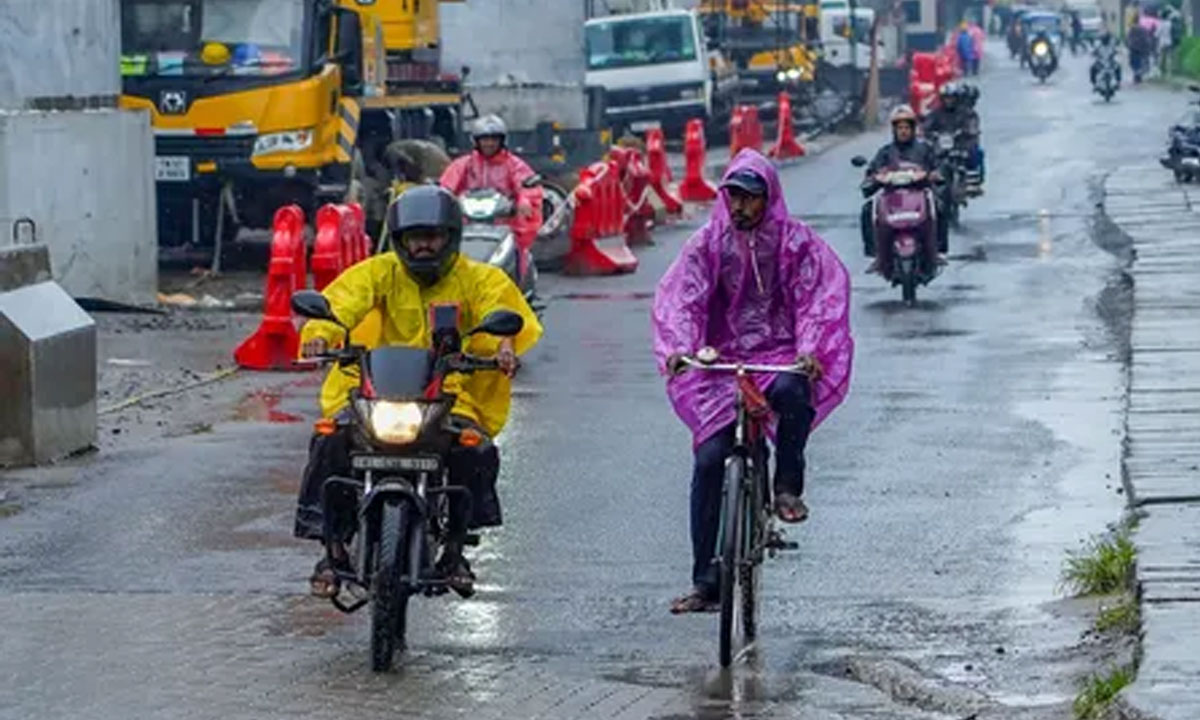 IMD issues orange alert for 6 Kerala districts, fishermen advised caution
