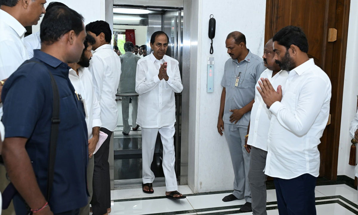 KCR Leaves for Narsampet to Condole Former MLA Peddi Sudarshan Reddy’s Family