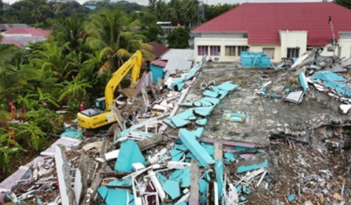 7.7-magnitude quake strikes off Indonesia, tsunami warning issued
