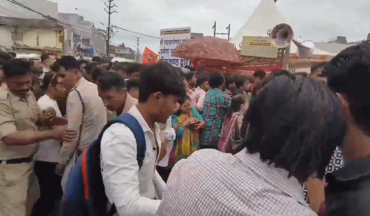 Stampede-like situation at Nagchandreshwar Temple in MP's Ujjain, 3 injured