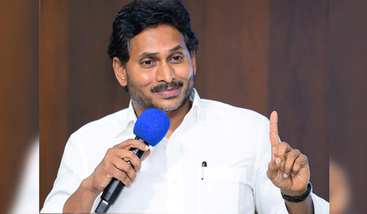 Jagan challenges Andhra CM Chandrababu for CBI probe in both DSC, Group I exams