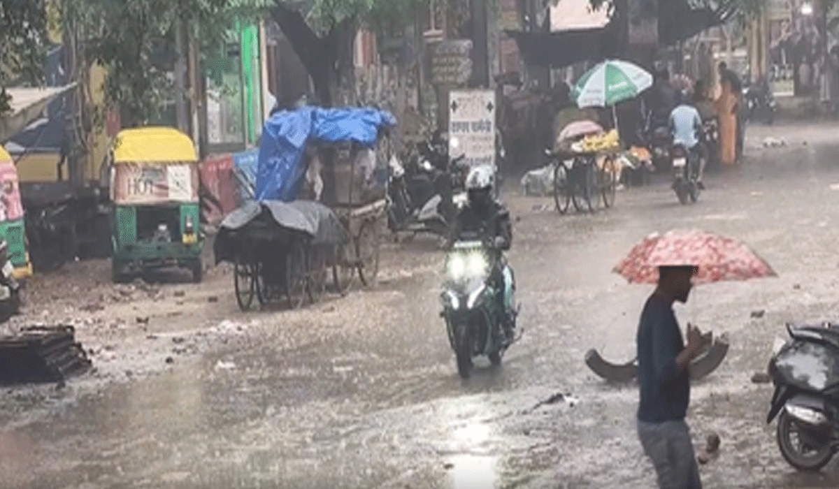 Heavy rain lashes Delhi-NCR, several districts on red alert