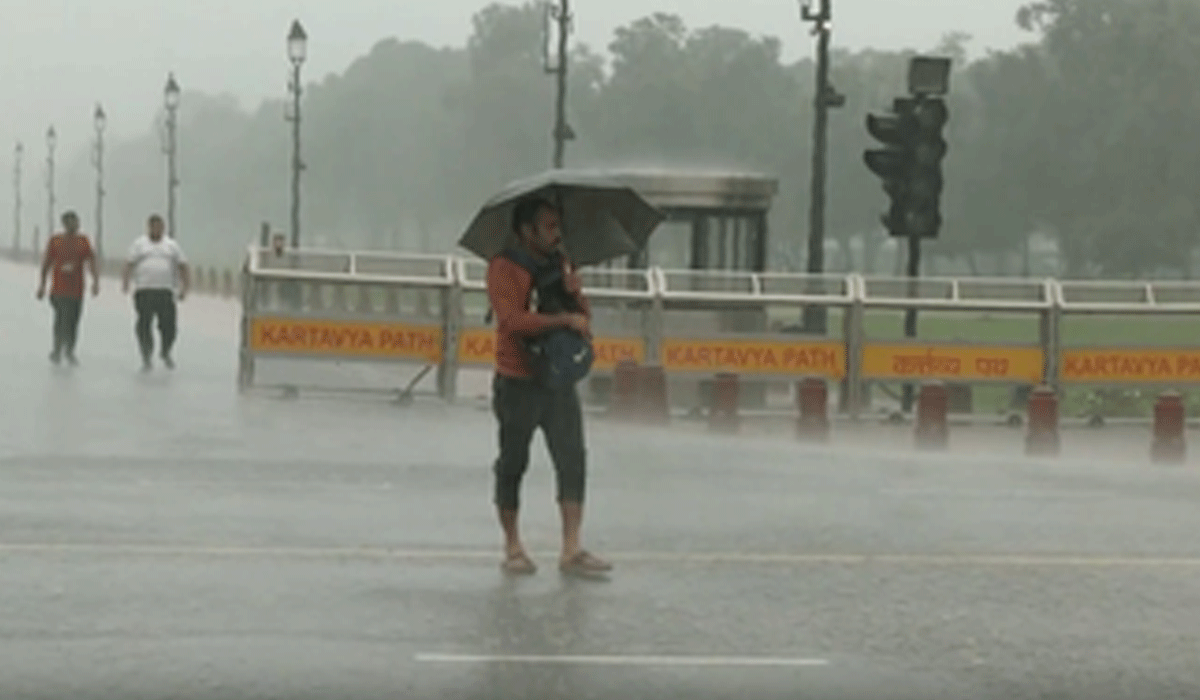 Heavy rain lashes Delhi-NCR; IMD issues red alert