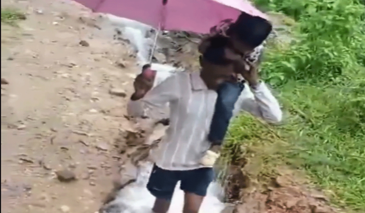 Father Carries Fever-Stricken Son 5 Kilometers Without a Road Path