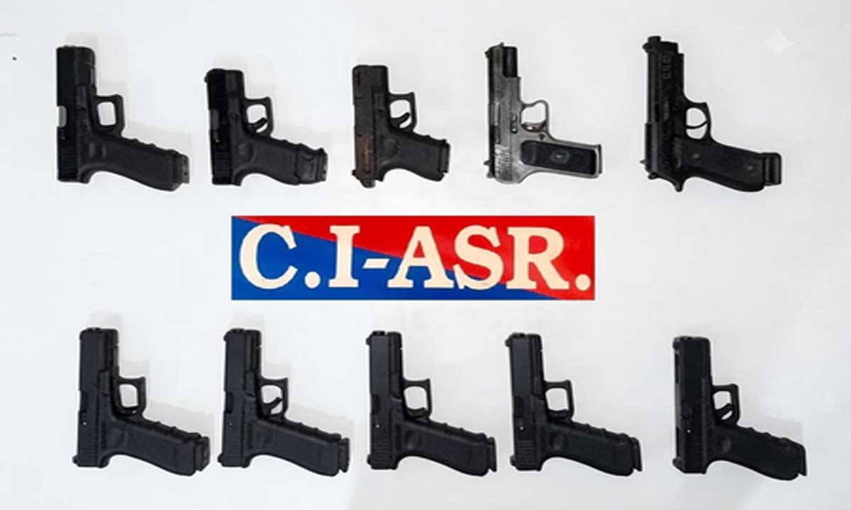 Arms smuggling network busted in Punjab; 10 sophisticated pistols recovered