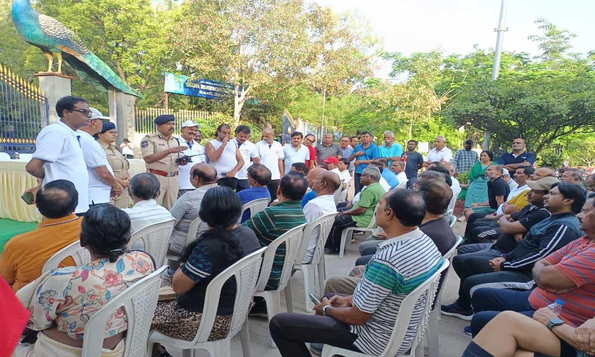 Hyderabad Traffic Police Conduct Open Discussion with KBR Park Walkers on One-Way Traffic Implementation