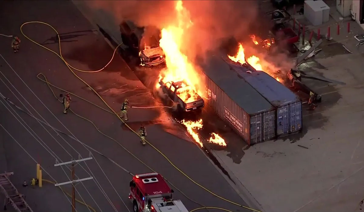 Helicopter crashes in Los Angeles; three killed