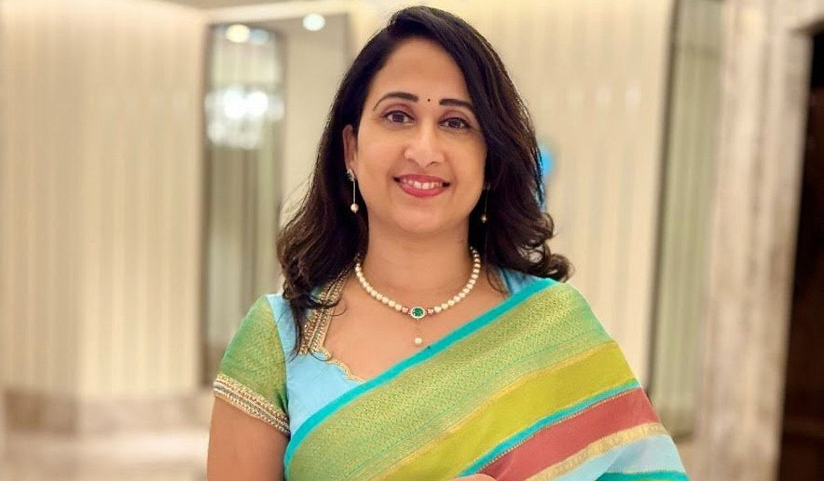 YouTuber Nandan Appears Before Ibrahimpatnam Police, Seeks Husband’s Custody