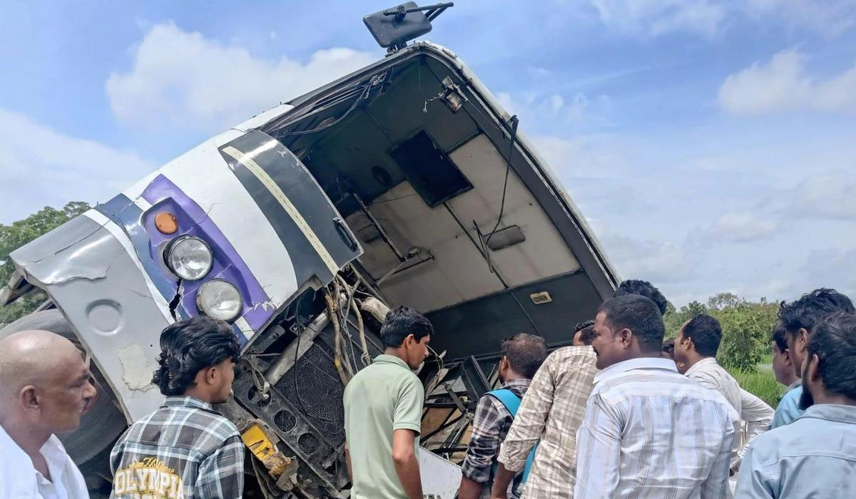 APSRTC Bus Loses Control After Tyre Burst in Annamayya District, 20 Injured