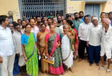 Nizamabad Farmers Lock PAUCS Godown Gates, Demand Cancellation of Urea App