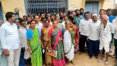 Nizamabad Farmers Lock PAUCS Godown Gates, Demand Cancellation of Urea App