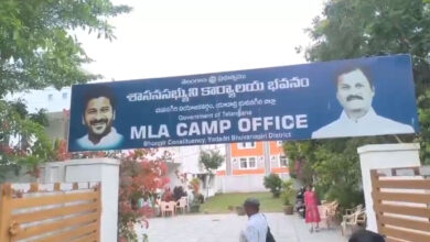 Police Allegedly Facilitate Congress Workers’ Move Towards KCR’s Residence