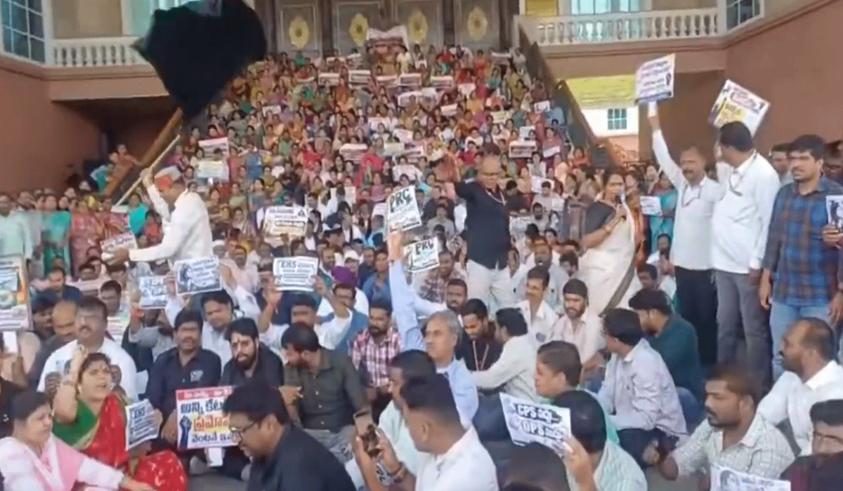 Telangana Secretariat Employees Protest at Bahubali Gate, Demand Resolution of Pending Bills, PRC, DA and EHCS Issues