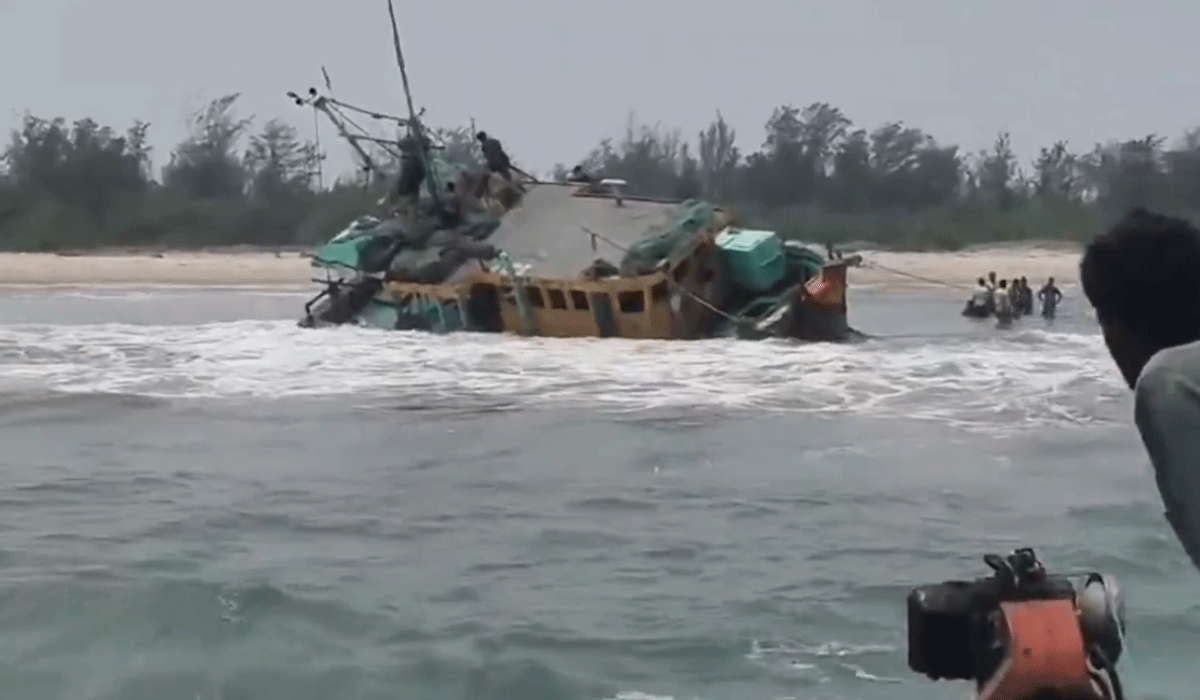 Fishing Boat Sinks in Konaseema, Nine Fishermen Rescued
