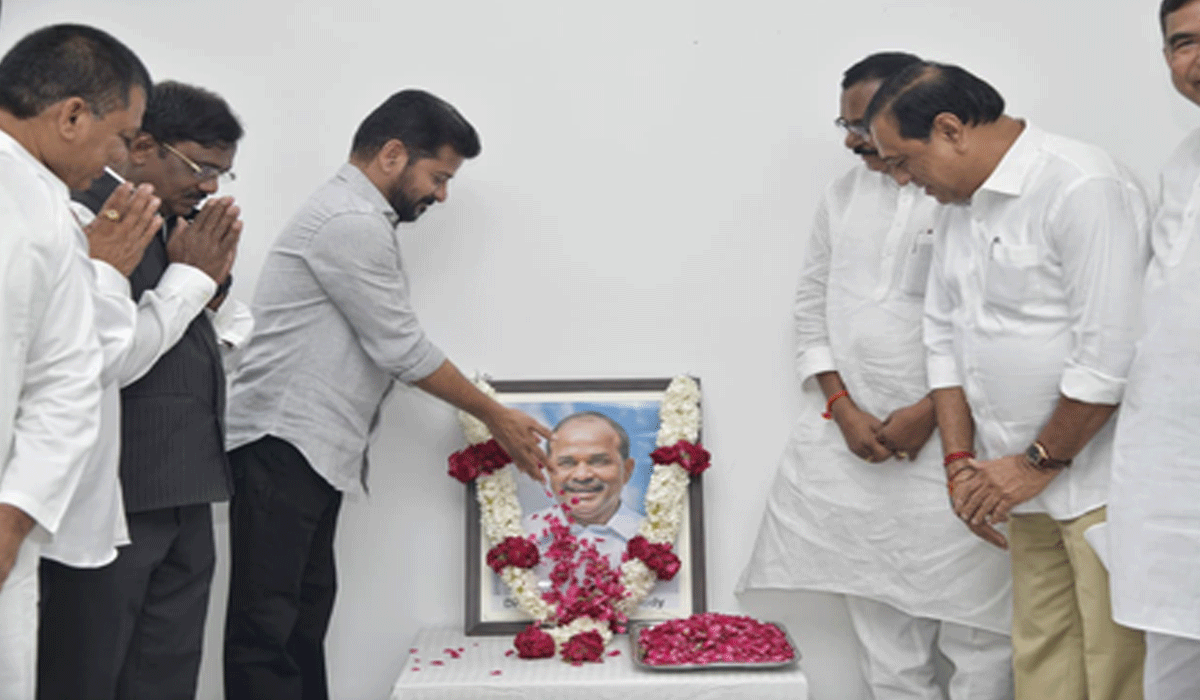 YSR left indelible mark on people's heart, says Telangana CM