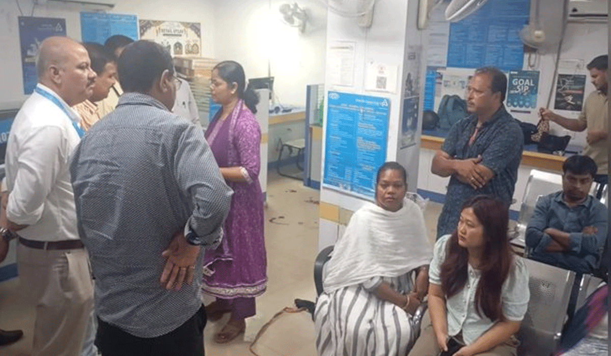 Five-armed men loot cash, gold from Canara Bank in Jamshedpur