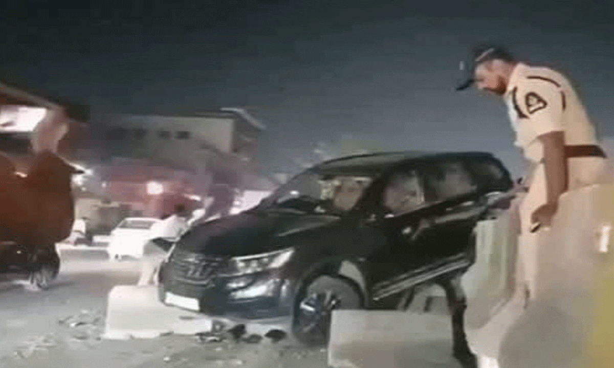 Mahindra Car Overturns After Hitting Divider in Kanchanbagh; Driver Flees